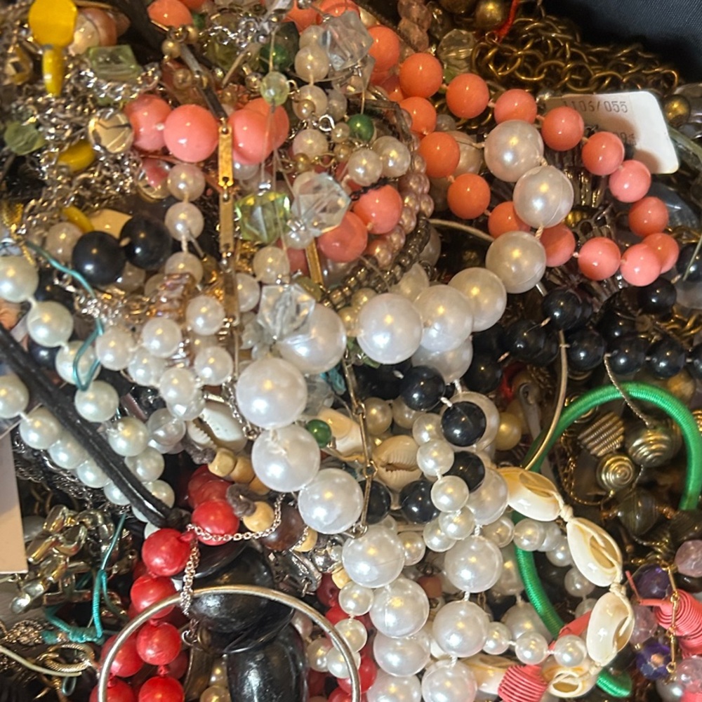 Assorted craft junk maybe wearable jewelry… all random. 1.5 lbs - Picture 6 of 9